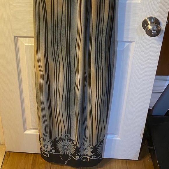 Maxi, stretchy, body fitting dress. - Picture 5 of 5